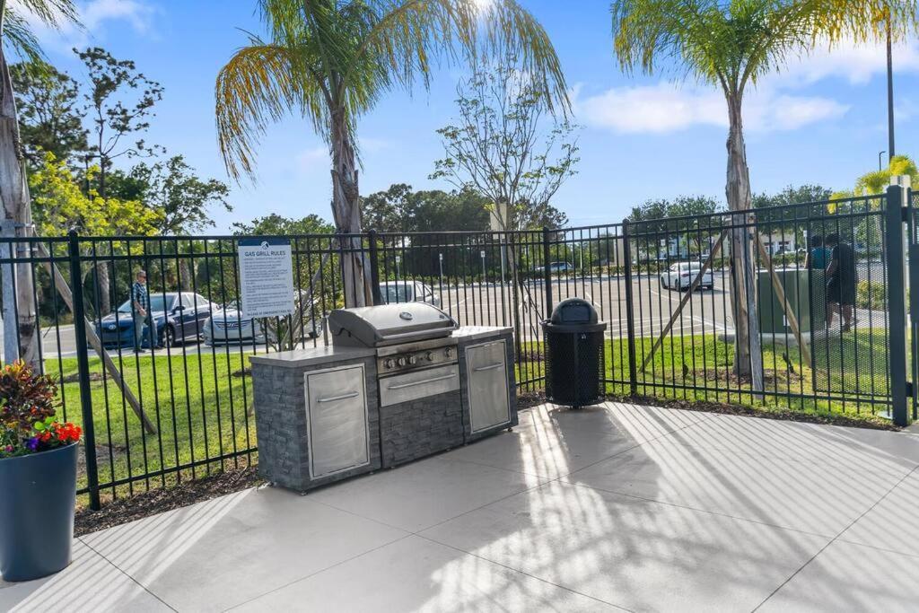 Elegant 2 Bed/2 Bath In Fl Apartment