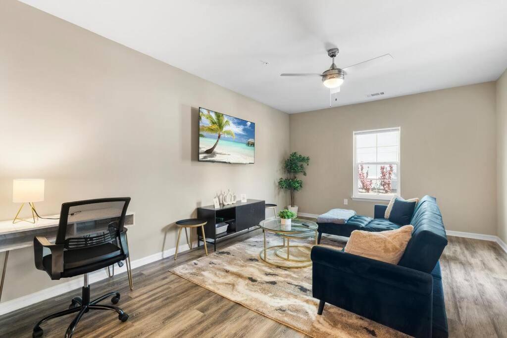 Elegant 2 Bed/2 Bath In Fl Apartment *